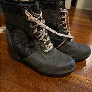 Sorel Women's Black Quilted Lace-Up Boots